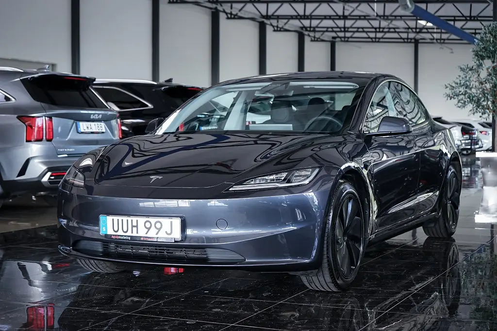 Tesla Model 3 2024