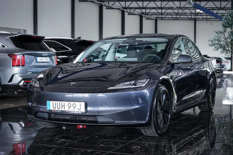 Tesla Model 3 2024