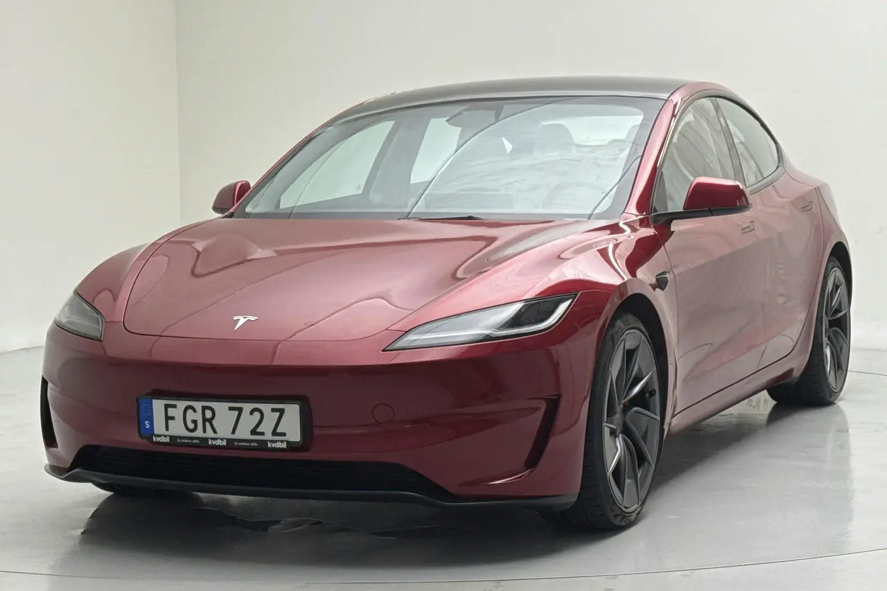 Tesla Model 3 2024