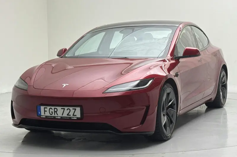 Tesla Model 3 2024