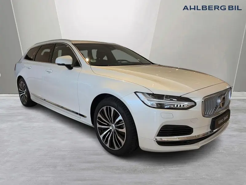 Volvo V90 2025