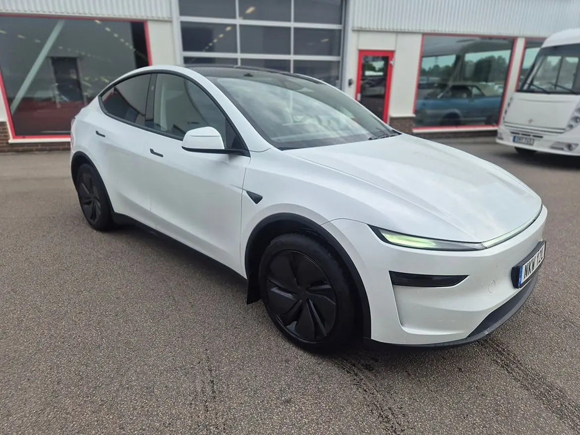 Tesla Model Y 2025