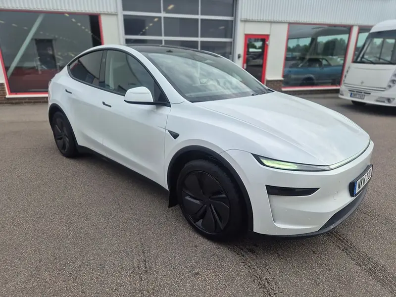 Tesla Model Y 2025