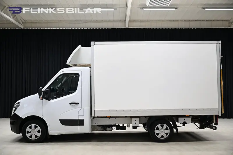 Nissan NV400 2021