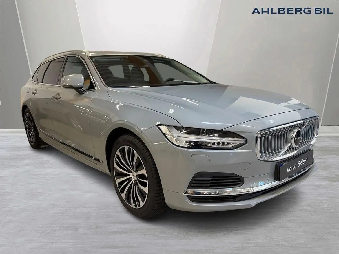 Volvo V90 2025
