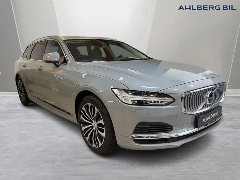 Volvo V90 2025