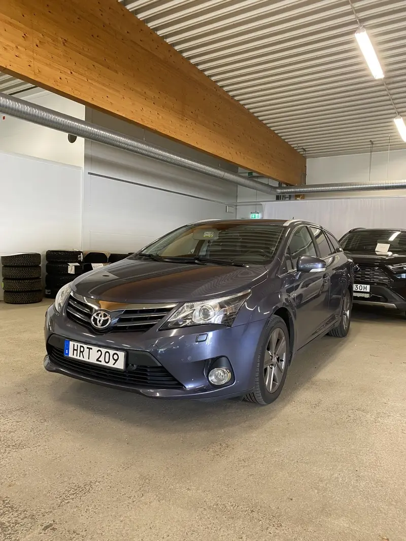 Toyota Avensis 2015
