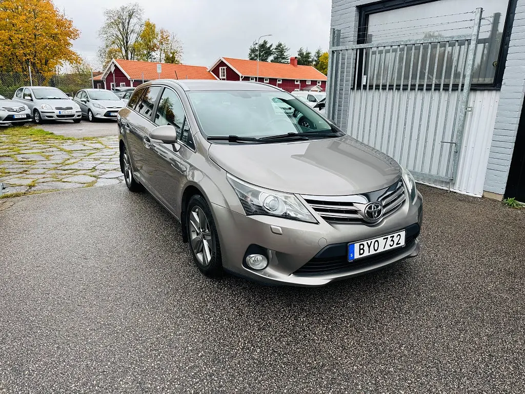 Toyota Avensis 2015