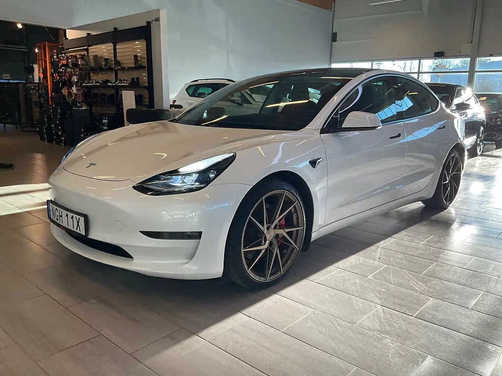Tesla Model 3 2021