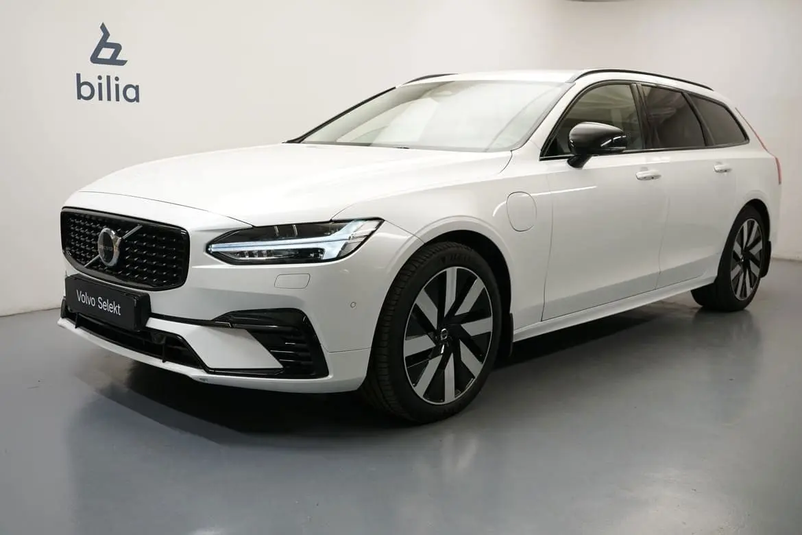 Volvo V90 2025