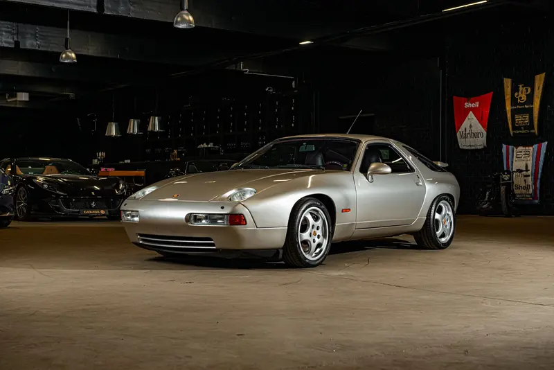 Porsche 928 