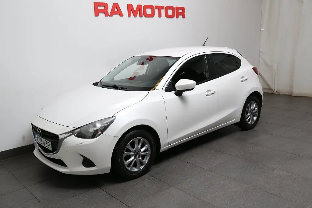 Mazda 2 2015