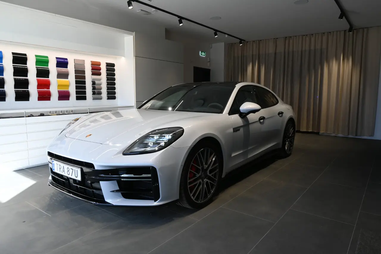 Porsche Panamera 2025