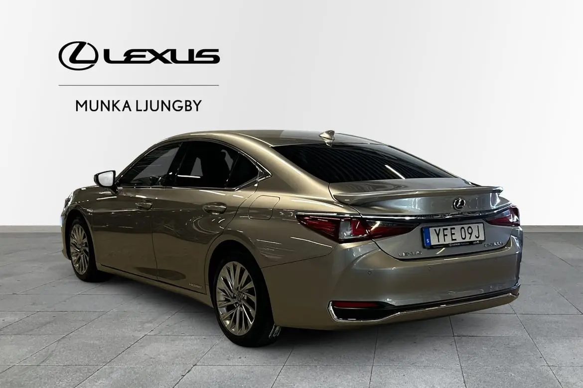 Lexus ES 2019