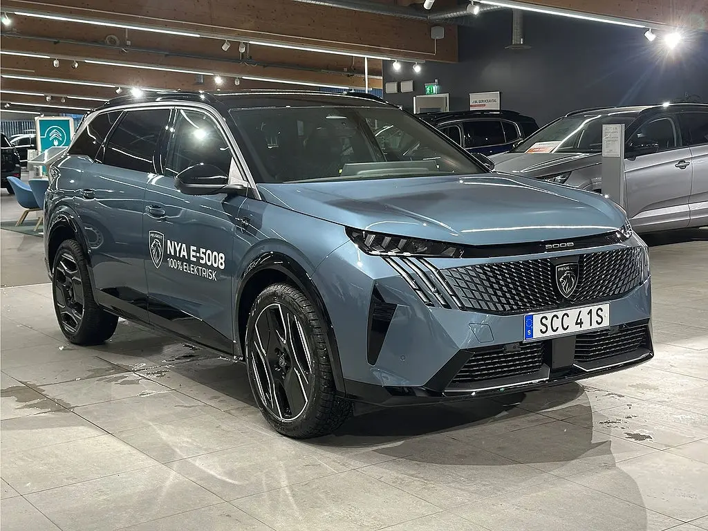 Peugeot E-5008 2025