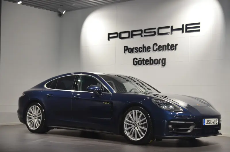 Porsche Panamera 2021