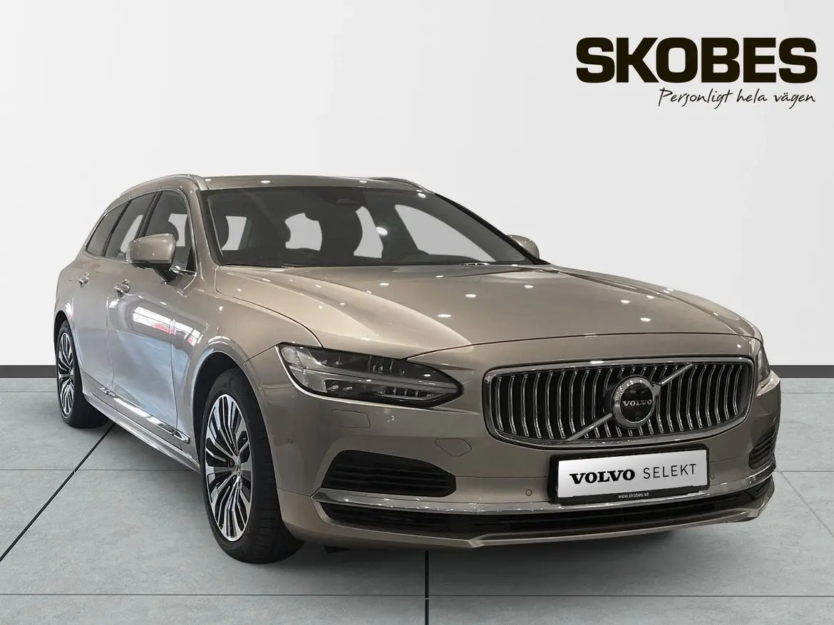 Volvo V90 2025