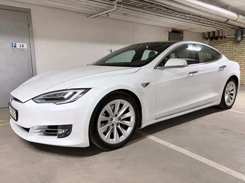 Tesla Model S 2020
