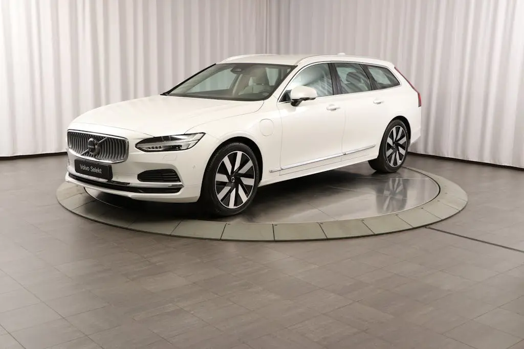 Volvo V90 2025
