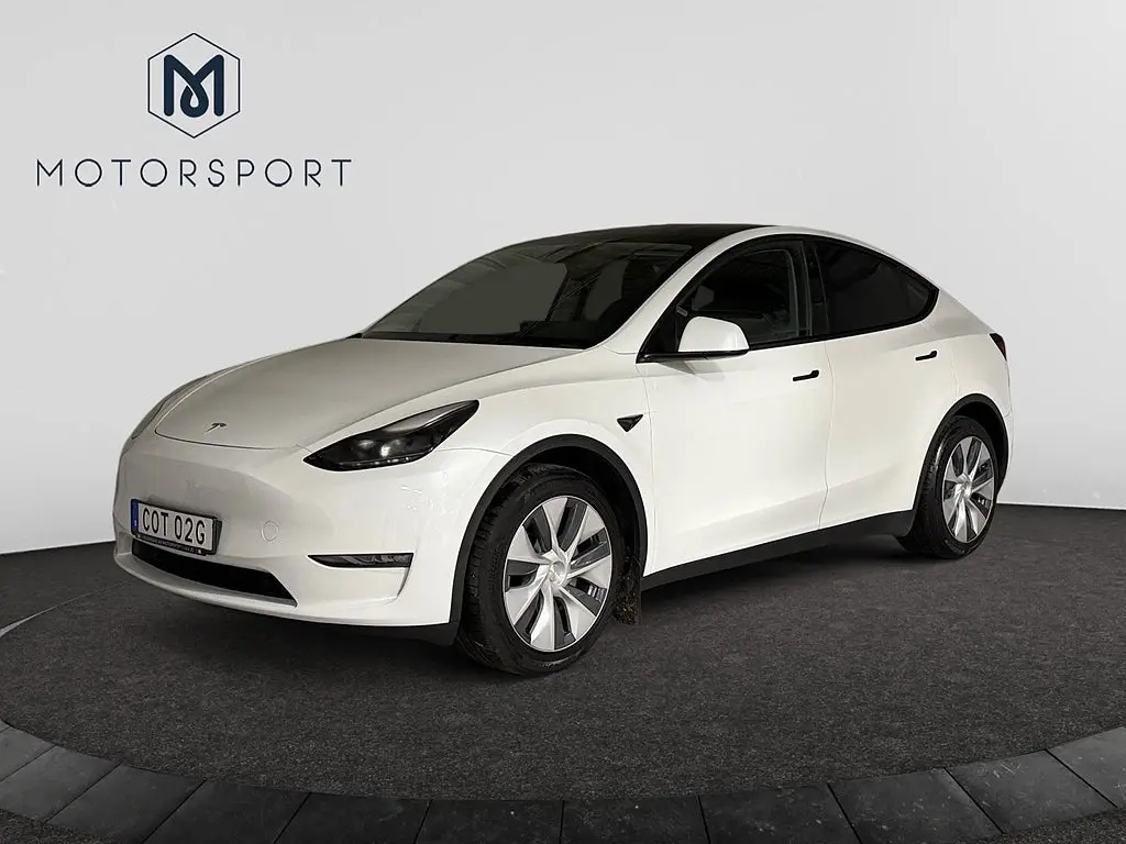 Tesla Model Y 2024