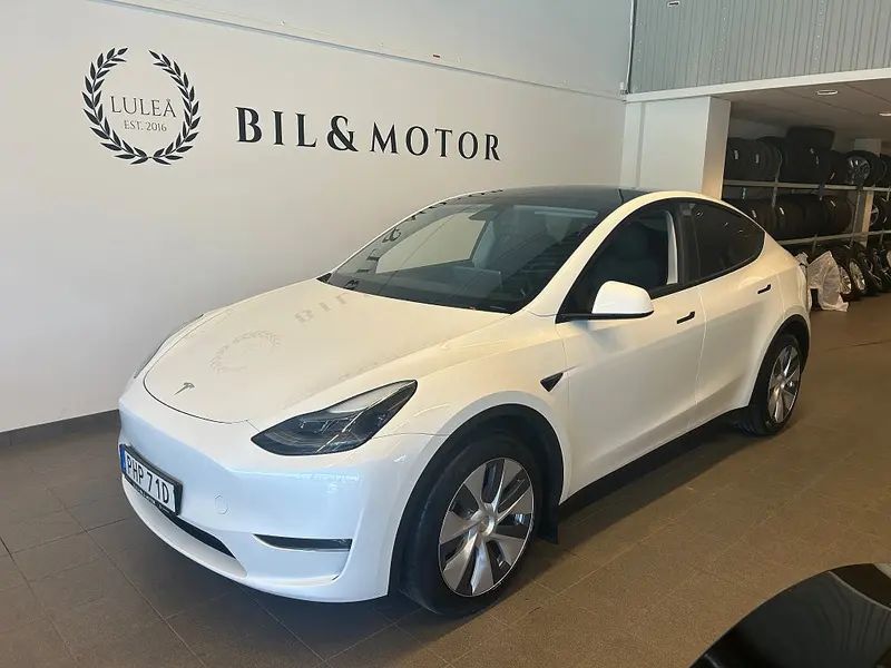 Tesla Model Y 2024