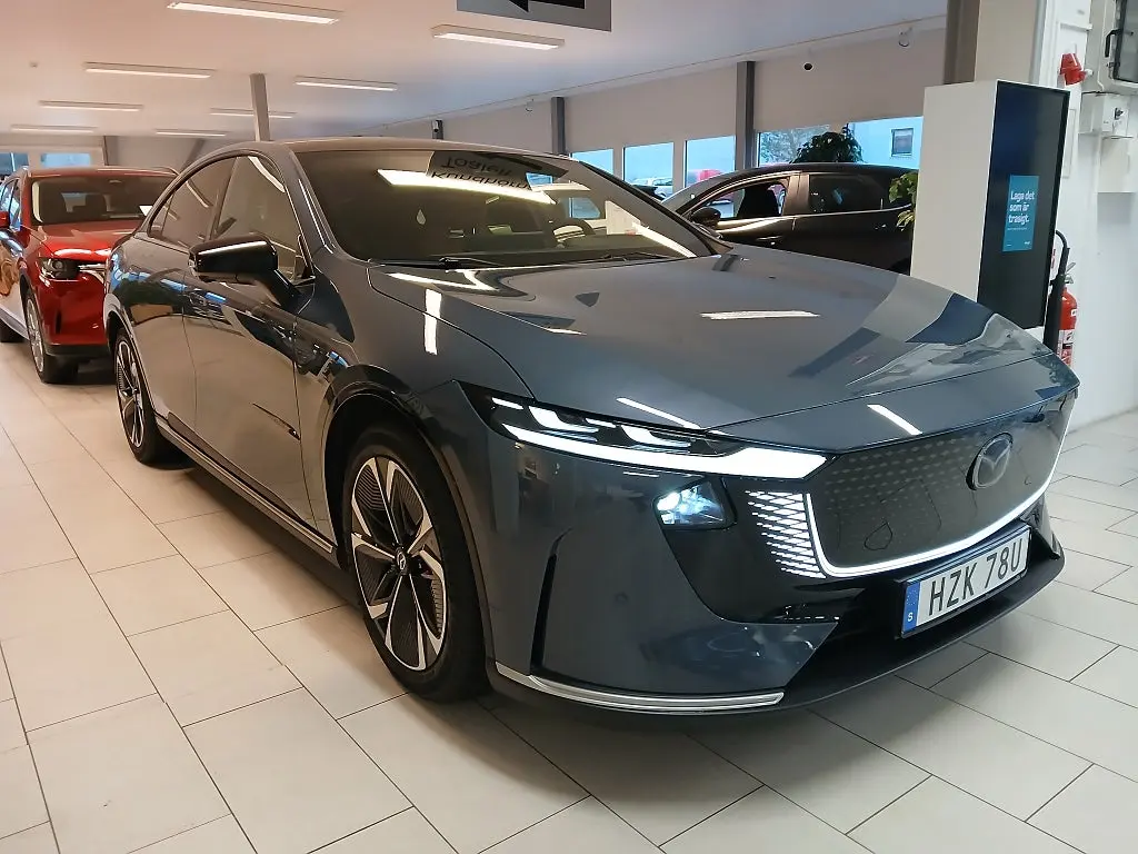 Mazda 6e 2025