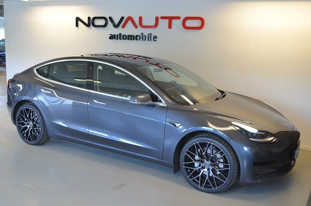 Tesla Model 3 2020
