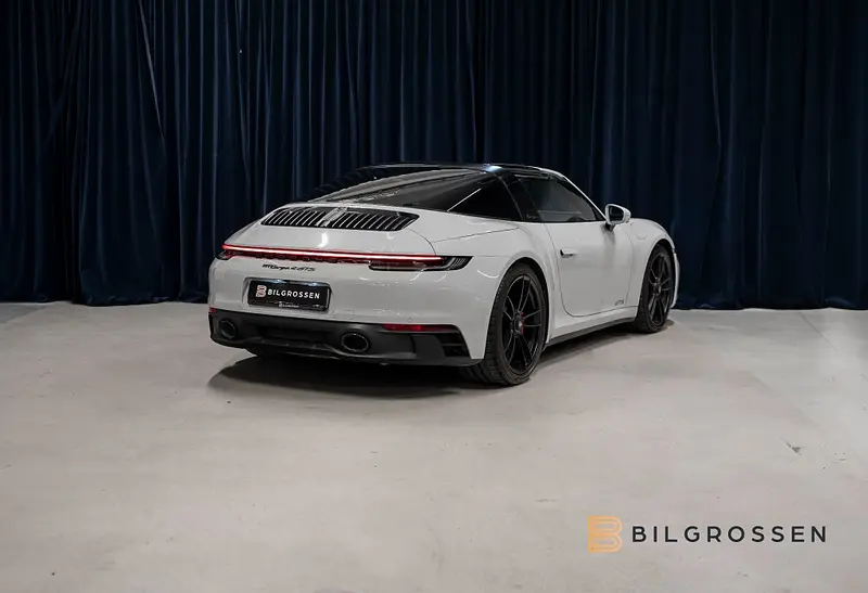 Porsche 911 2023