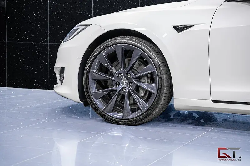 Tesla Model S 