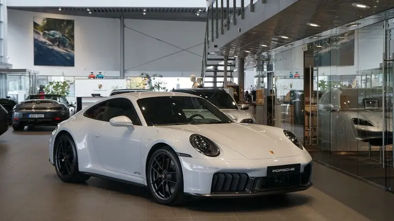 Porsche 911 2025