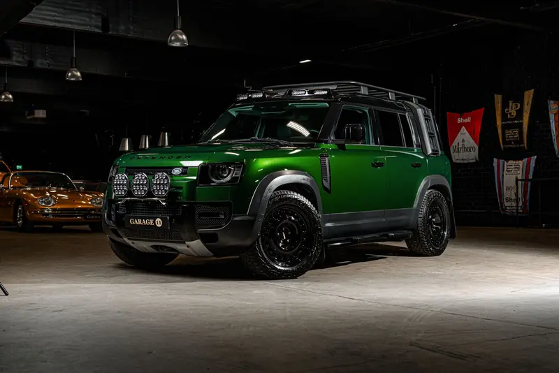 Land Rover Defender 