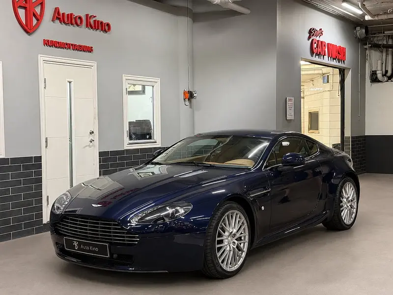 Aston Martin Vantage 2010
