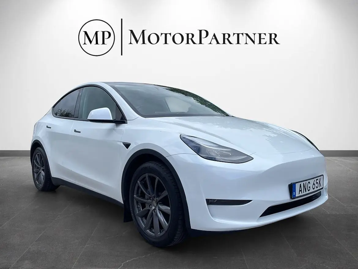 Tesla Model Y 2024
