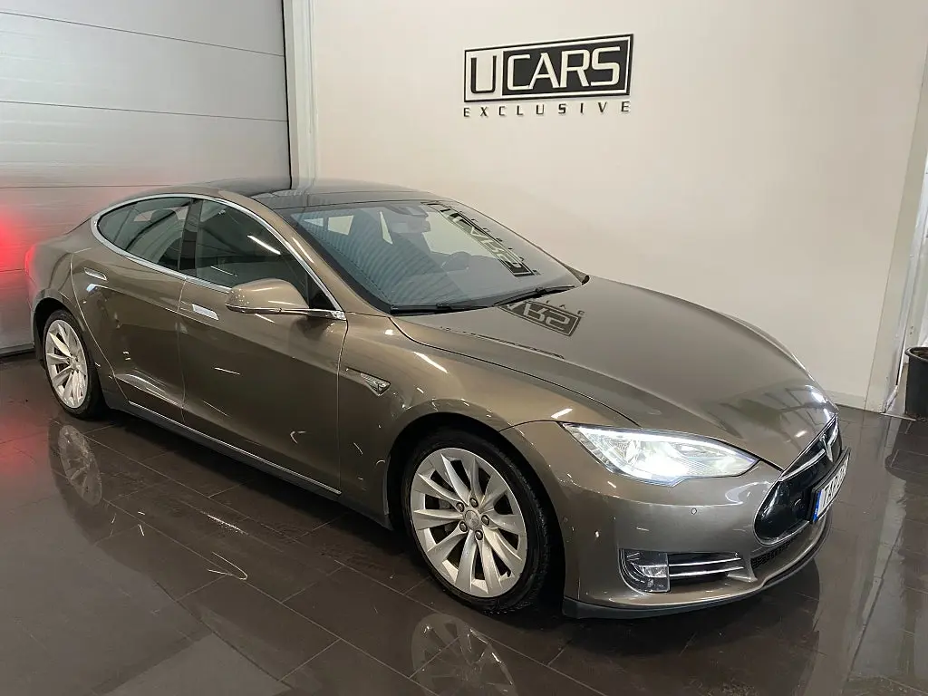 Tesla Model S 2015