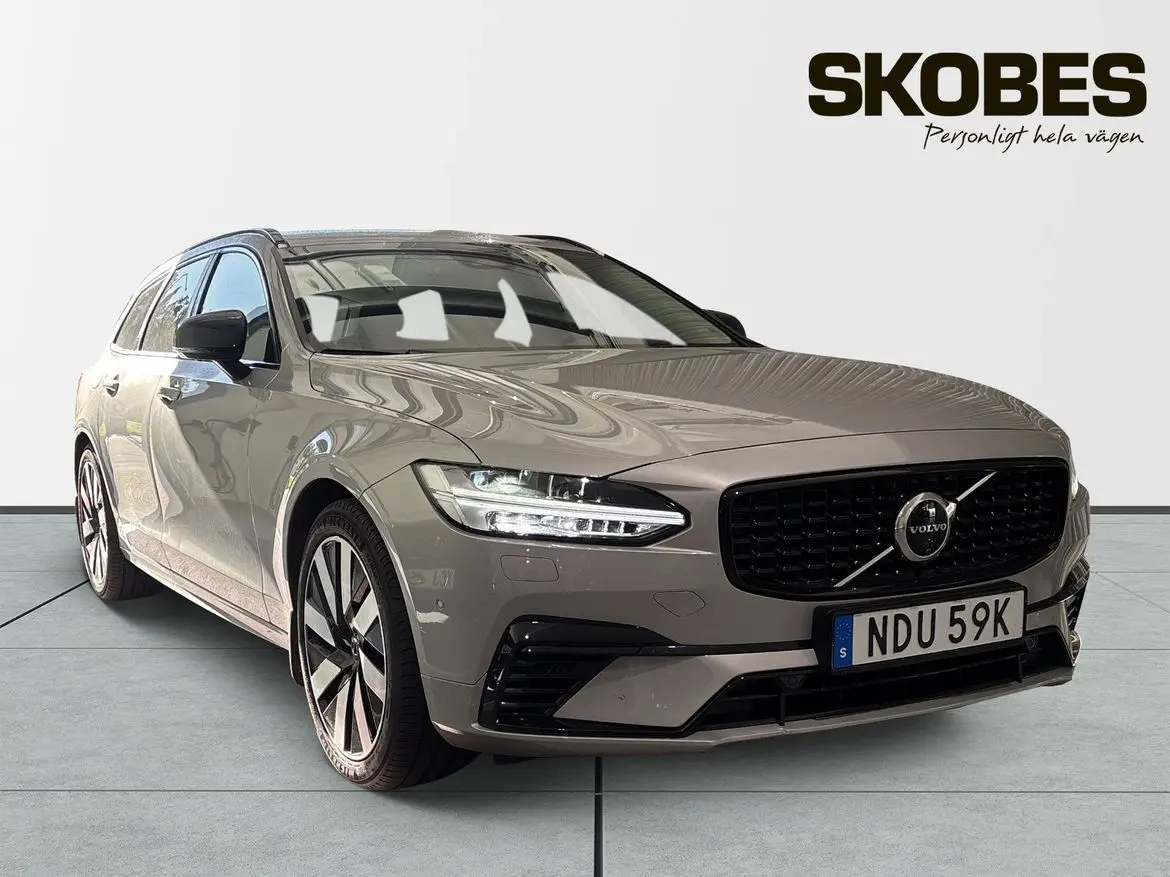 Volvo V90 2025