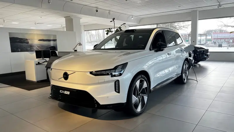 Volvo EX90 2025