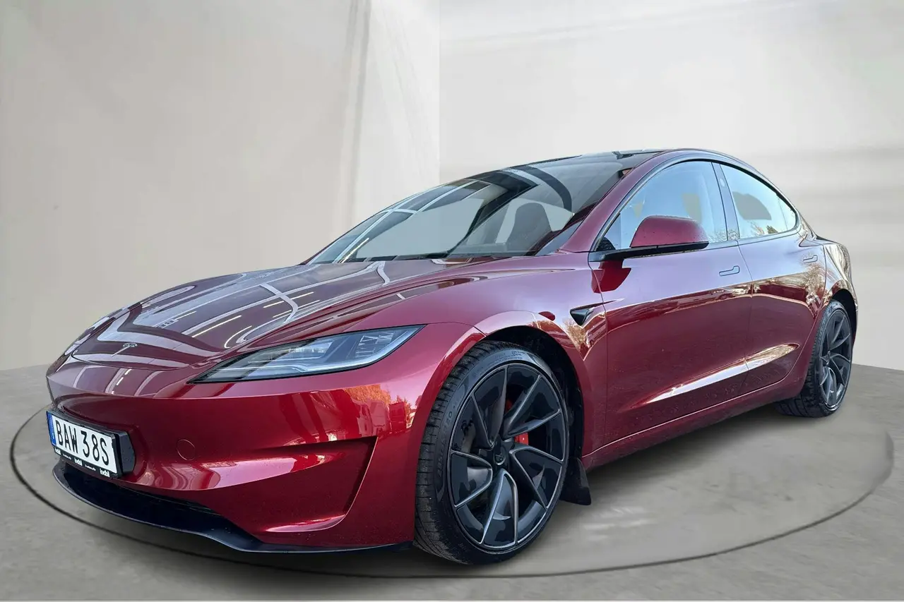 Tesla Model 3 2024