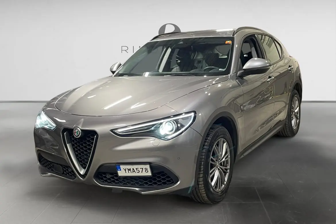 Alfa Romeo Stelvio 2017