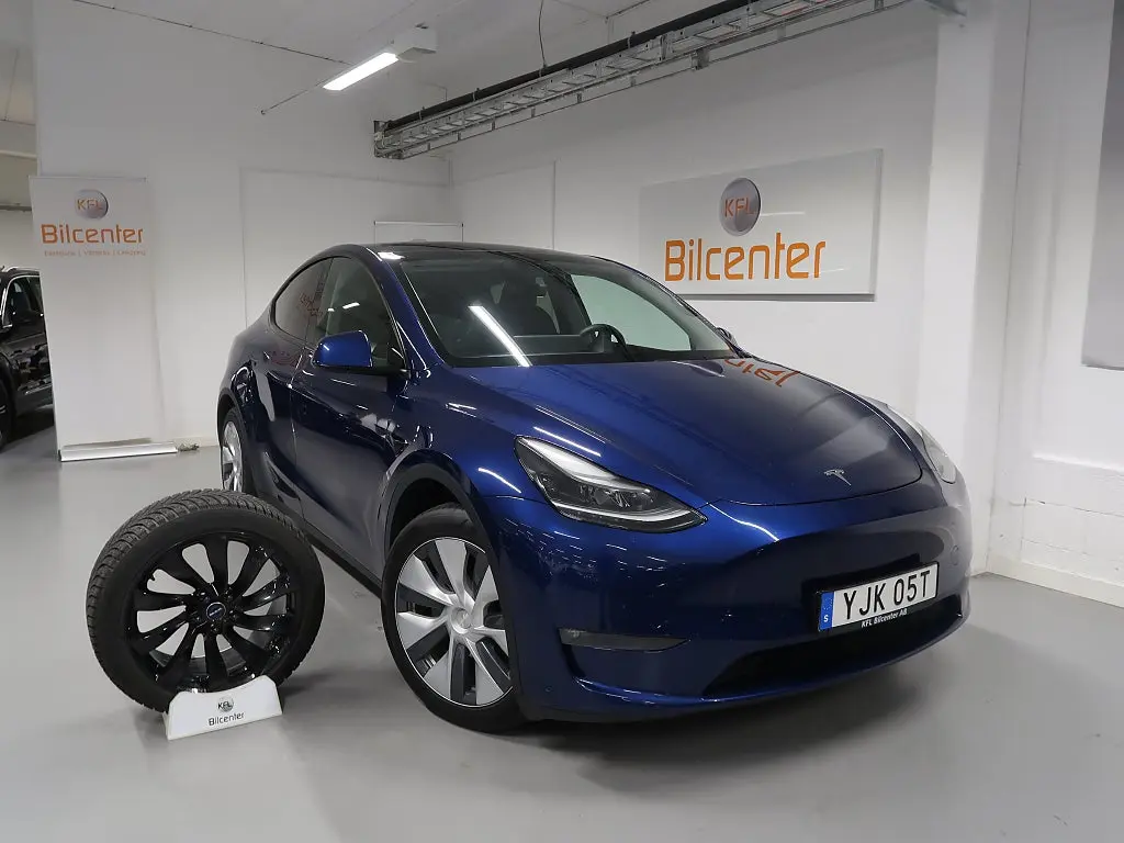 Tesla Model Y 2024