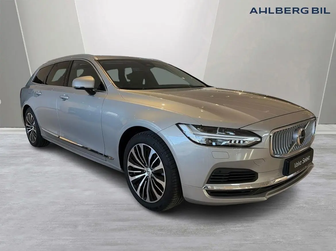 Volvo V90 2025