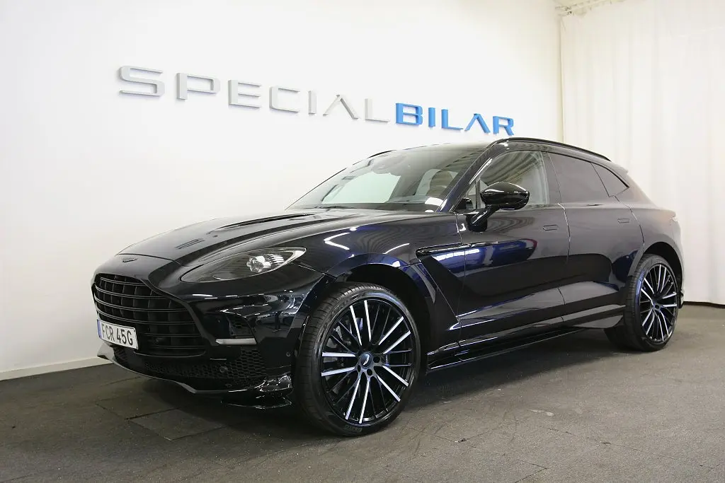 Aston Martin DBX 2023